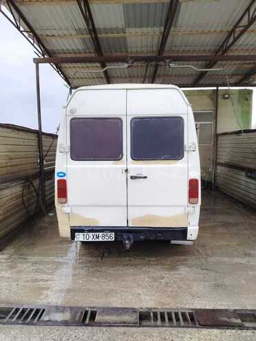 Mercedes 208 D 1990, 491,430 km - 2.5 l - Biləsuvar
