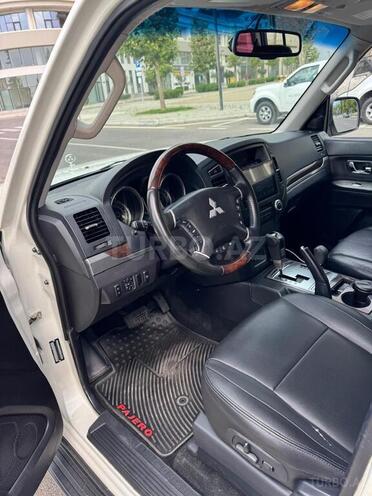 Mitsubishi Pajero 2010, 360,000 km - 3.5 л - Bakı