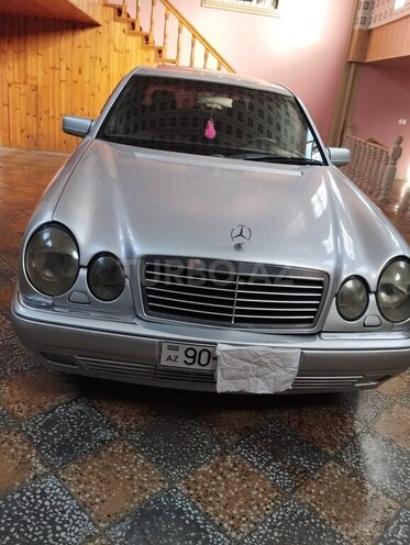 Mercedes E 230 1995, 300,000 km - 2.3 l - Quba