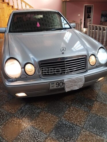 Mercedes E 230 1995, 300,000 km - 2.3 l - Quba
