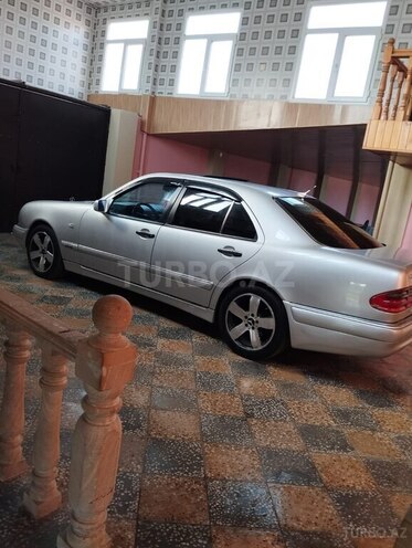 Mercedes E 230 1995, 300,000 km - 2.3 l - Quba