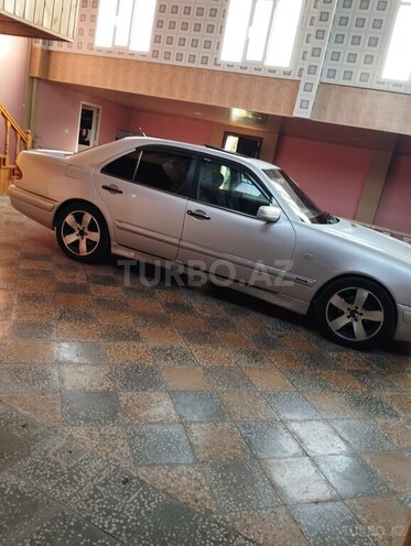 Mercedes E 230 1995, 300,000 km - 2.3 l - Quba