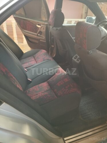 Mercedes E 230 1995, 300,000 km - 2.3 l - Quba