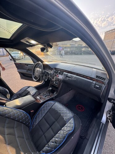 Mercedes E 240 1997, 398,000 km - 2.4 l - Bakı