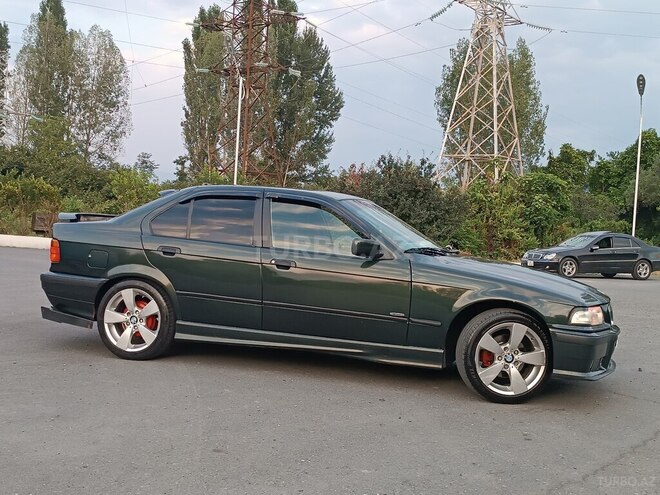 BMW 318 1996, 222,000 km - 1.8 л - Zaqatala
