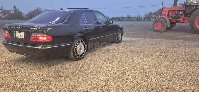 Mercedes E 320 2000, 398,000 km - 3.2 l - Salyan