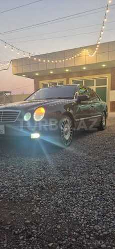 Mercedes E 320 2000, 398,000 km - 3.2 l - Salyan