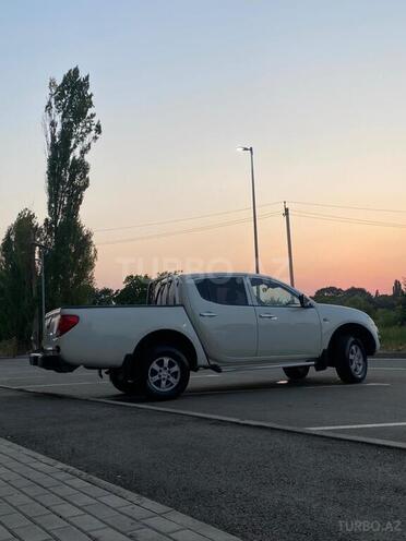 Mitsubishi L200 2014, 300,000 km - 2.5 l - Lənkəran