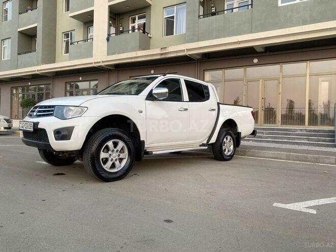 Mitsubishi L200 2014, 300,000 km - 2.5 l - Lənkəran