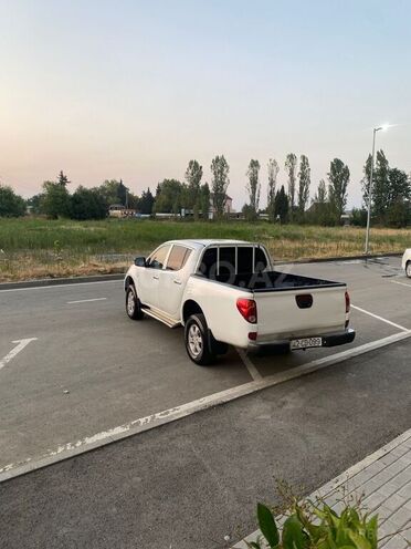 Mitsubishi L200 2014, 300,000 km - 2.5 l - Lənkəran