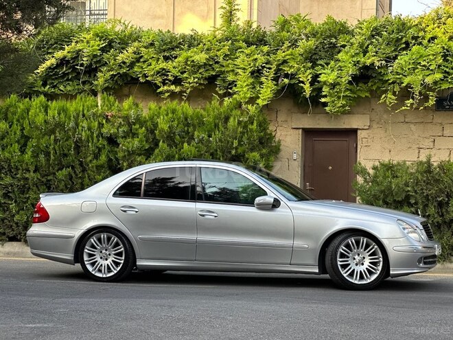 Mercedes E 320 2002, 299,000 km - 3.2 l - Bakı