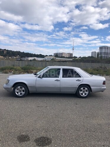 Mercedes E 220 1993, 450,000 km - 2.2 l - Tovuz