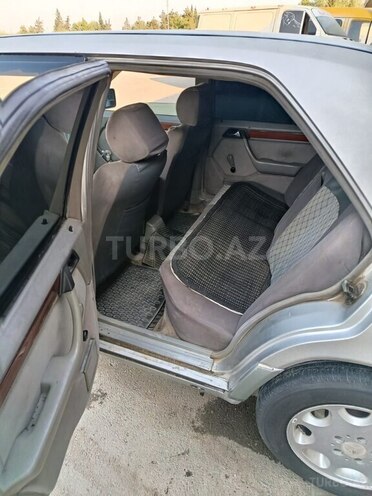 Mercedes E 250 1995, 58,888 km - 2.5 л - Salyan