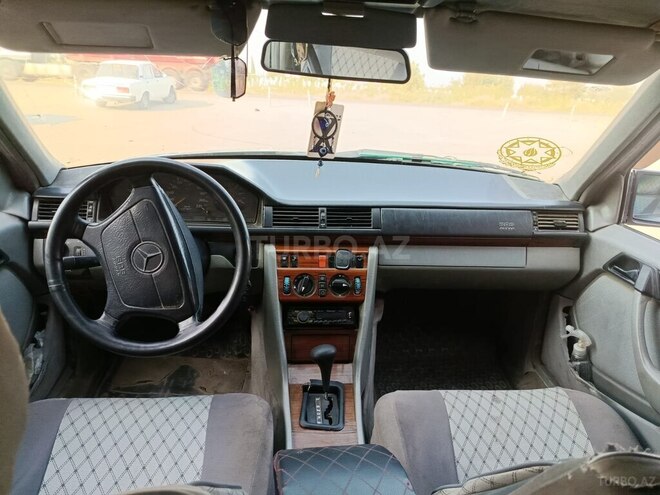 Mercedes E 250 1995, 58,888 km - 2.5 л - Salyan