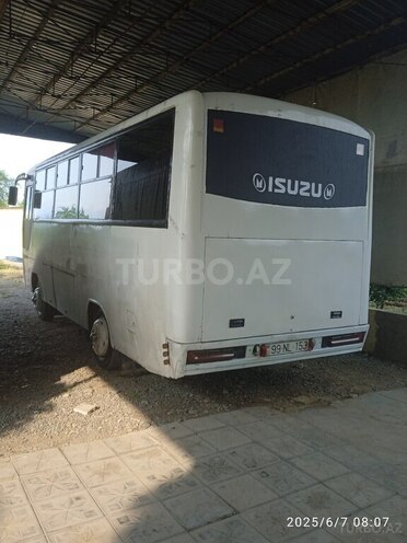 Isuzu  1997, 100,000 km - 3.9 l - Salyan
