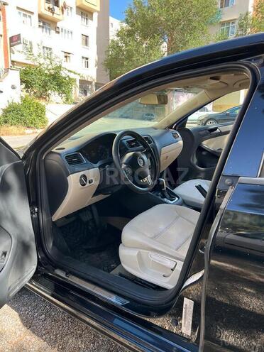 Volkswagen Jetta 2011, 200,000 km - 2.5 l - Bakı