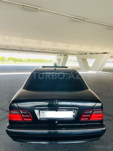 Mercedes E 270 1999, 298,000 km - 2.7 l - Bakı