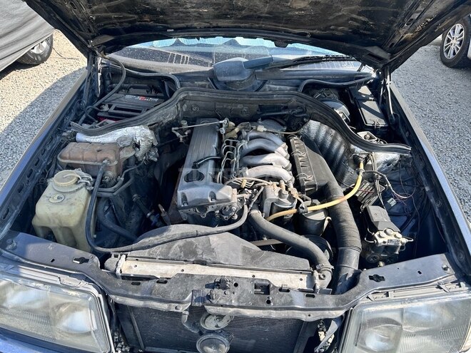 Mercedes E 250 1990, 320,000 km - 2.5 л - Bakı