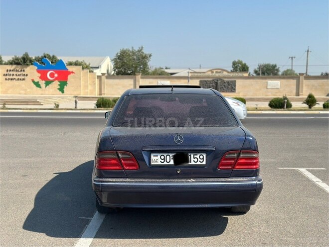 Mercedes E 240 2000, 326,000 km - 2.4 l - Saatlı