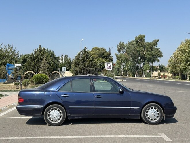 Mercedes E 240 2000, 326,000 km - 2.4 l - Saatlı