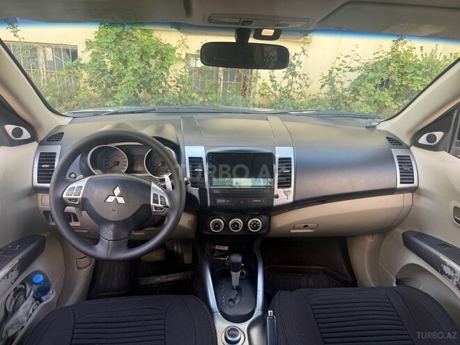 Mitsubishi Outlander 2009, 268,000 km - 3.0 l - Bakı