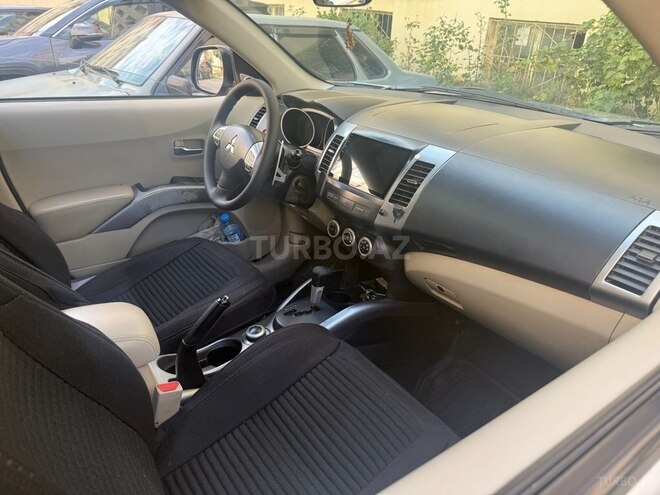Mitsubishi Outlander 2009, 268,000 km - 3.0 l - Bakı