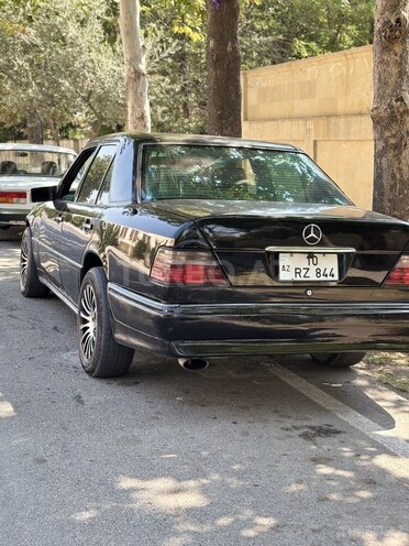Mercedes E 220 1994, 241,500 km - 2.2 l - Beyləqan
