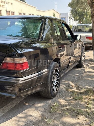 Mercedes E 220 1994, 241,500 km - 2.2 l - Beyləqan