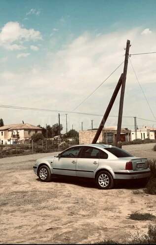 Volkswagen Passat 1998, 335,000 km - 1.8 l - Salyan