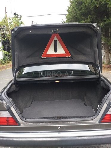 Mercedes E 200 1993, 340,000 km - 2.0 l - Zaqatala