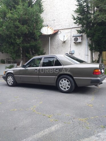 Mercedes E 200 1993, 340,000 km - 2.0 l - Zaqatala