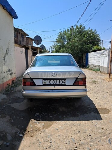 Mercedes E 250 1994, 496,800 km - 2.5 л - Biləsuvar
