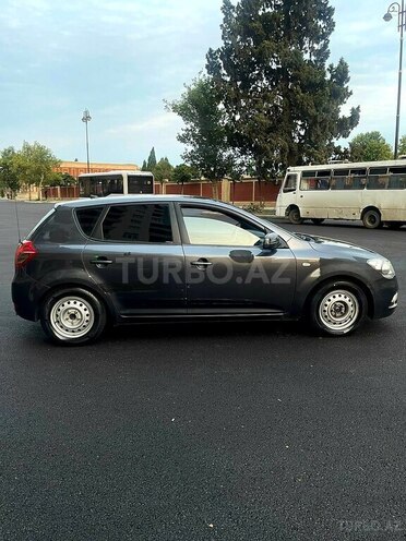 Kia Ceed 2010, 300,000 km - 1.6 л - Gəncə