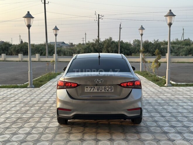Hyundai Accent 2020, 58,000 km - 1.6 l - Saatlı