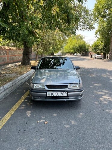 Opel Vectra 1994, 548,000 km - 1.6 l - Qax