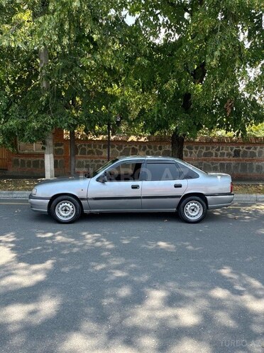 Opel Vectra 1994, 548,000 km - 1.6 l - Qax