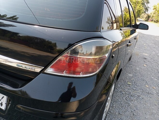 Opel Astra 2009, 223,000 km - 1.4 l - Qax