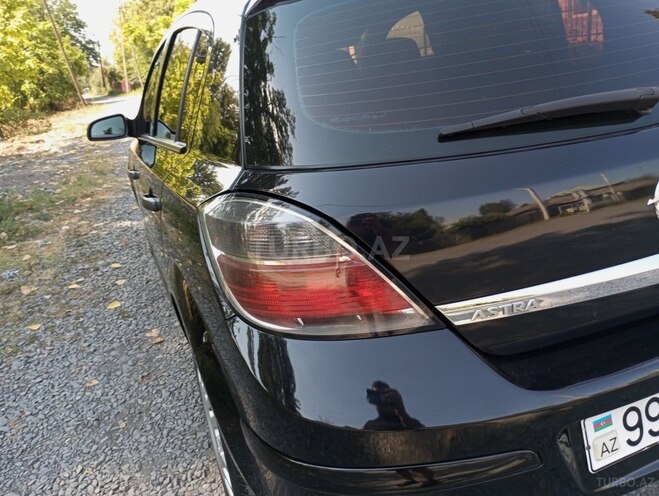 Opel Astra 2009, 223,000 km - 1.4 l - Qax