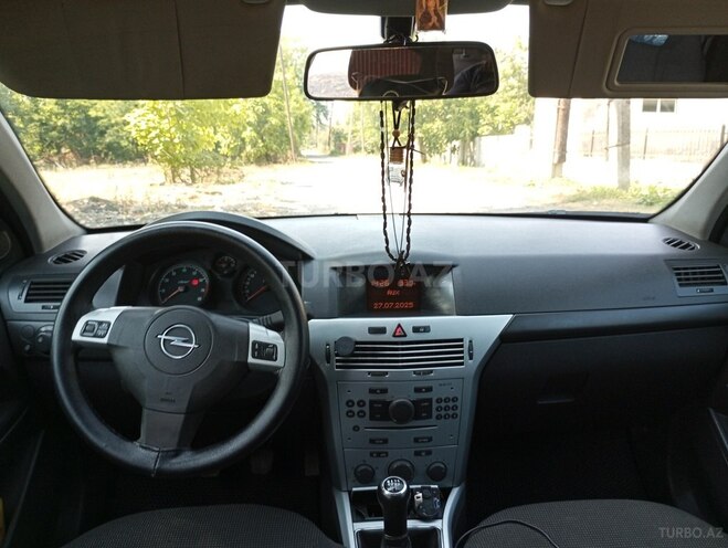 Opel Astra 2009, 223,000 km - 1.4 l - Qax