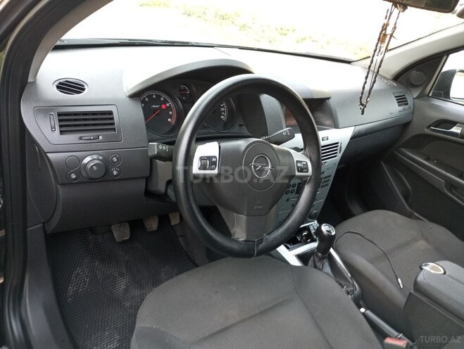Opel Astra 2009, 223,000 km - 1.4 l - Qax