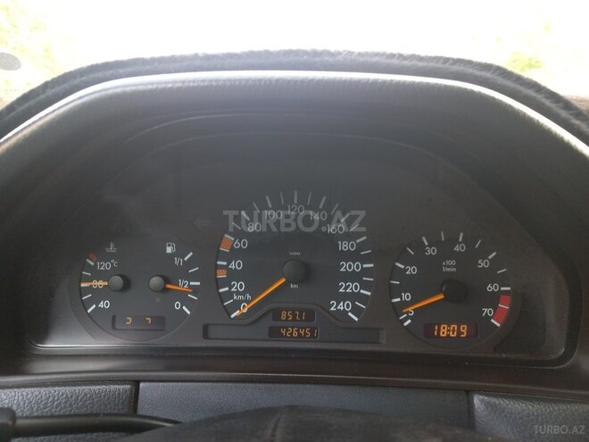 Mercedes E 200 1997, 426,451 km - 2.0 l - Bakı