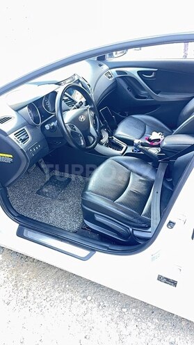 Hyundai Avante 2015, 250,000 km - 1.6 л - Bakı