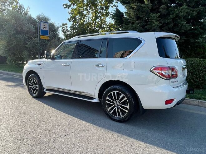Nissan Patrol 2013, 179,000 km - 5.6 l - Bakı