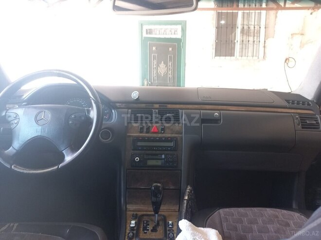 Mercedes E 270 2001, 472,424 km - 2.7 l - Bakı