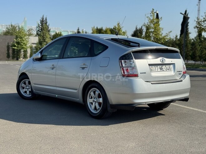 Toyota Prius 2005, 334,744 km - 1.5 л - Salyan