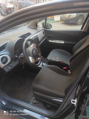 Toyota Vitz 2015, 129,900 km - 1.0 л - Bakı