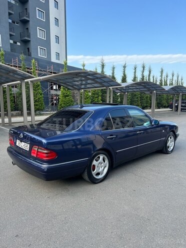 Mercedes E 240 1998, 416,000 km - 2.4 l - Quba