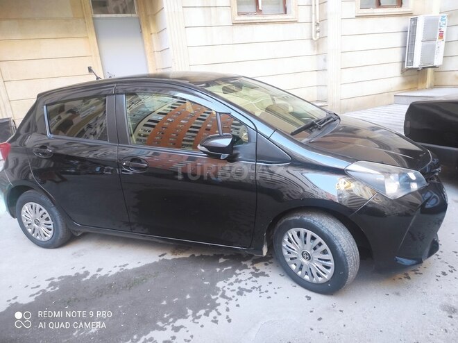 Toyota Vitz 2015, 129,900 km - 1.0 л - Bakı