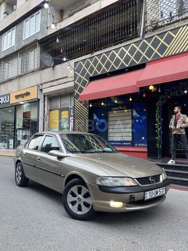 Opel Vectra 1995, 200,000 km - 2.0 l - Bakı