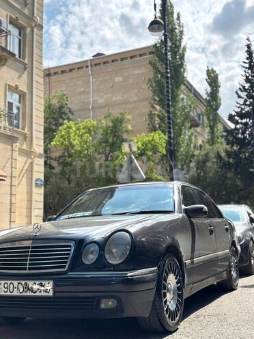 Mercedes E 240 1997, 256,000 km - 2.4 l - Bakı
